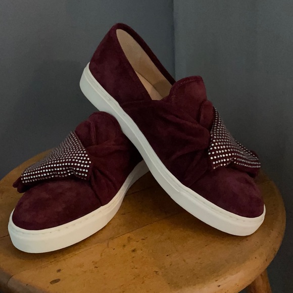 Vince Camuto Sneakers. - Picture 1 of 3